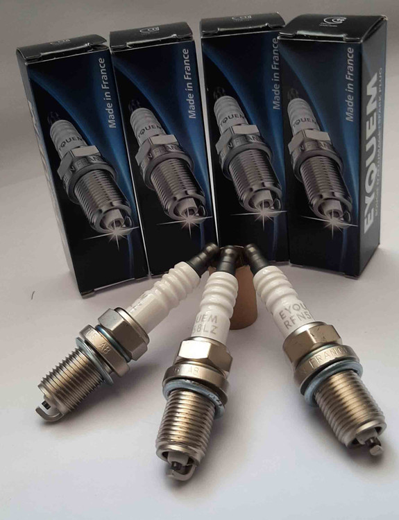 شمع خودرو اکیوم فرانسه مدل RFN58LZ (دست 4 تایی) اصلی
